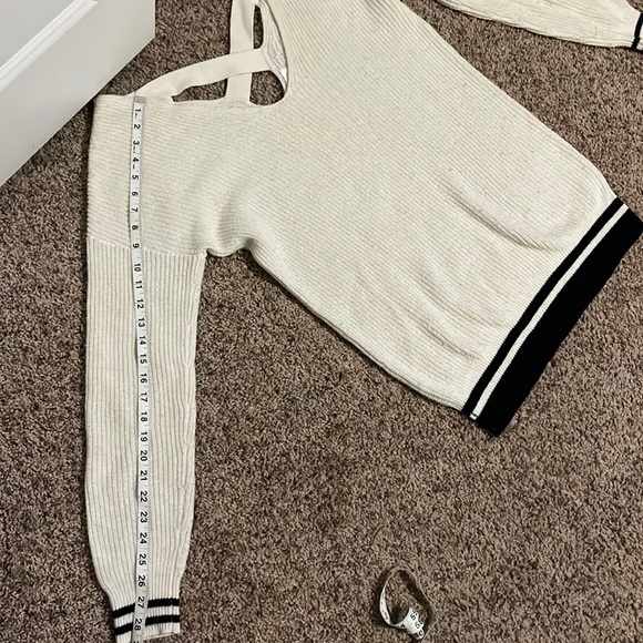 BP Nordstrom Double V White Knit Oversized Sweater Size Small - Picture 7 of 7